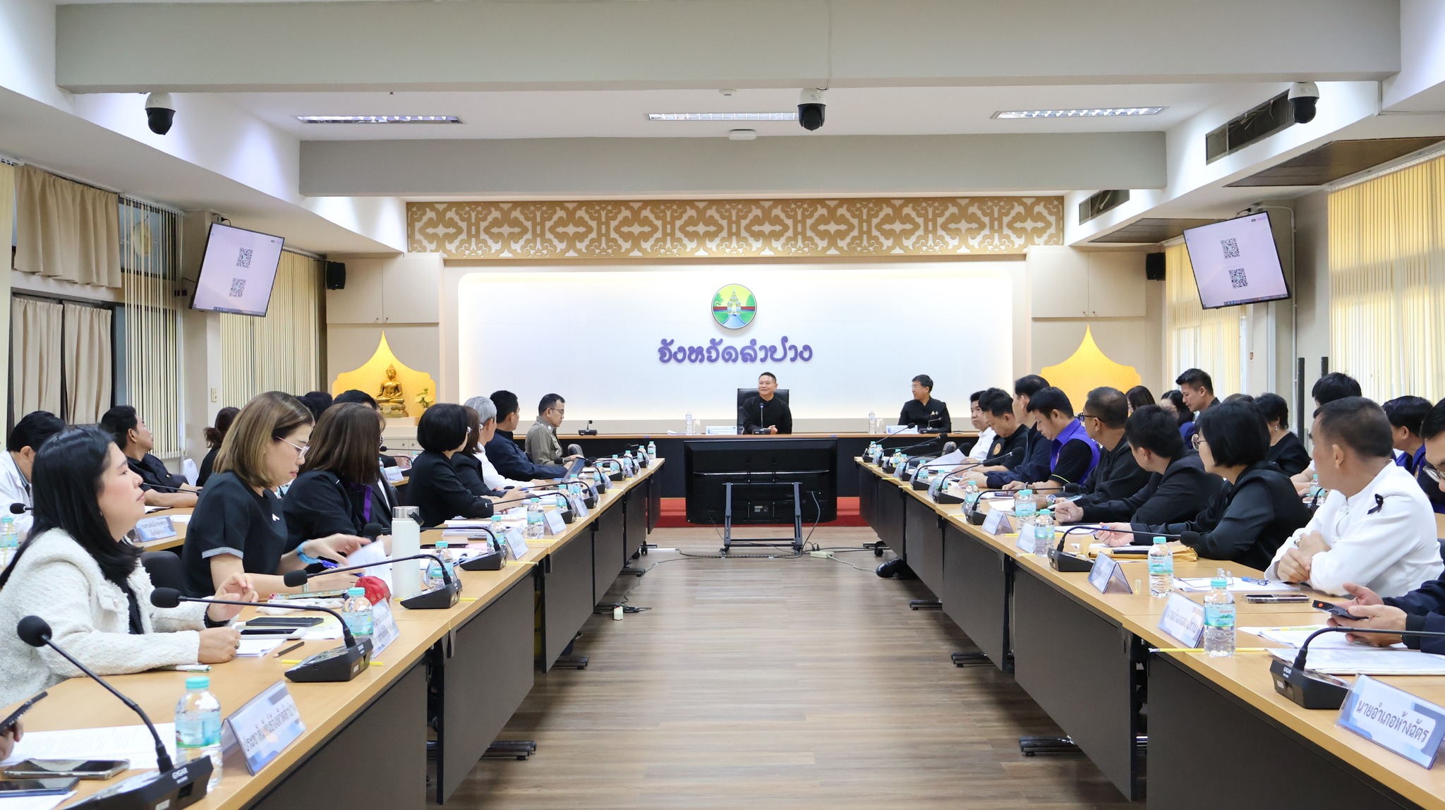 จังหวัดลำปาง ผนึกกำลังทุกฝ่าย ซักซ้อมแผนดูแลพี่น้องประชาชน ในการเดินทางเข้าเฝ้าฯ กราบถวายบังคมพระบรมศพ สมเด็จพระนางเจ้าสิริกิติ์ พระบรมราชินีนาถ พระบรมราชชนนีพันปีหลวง เน้นย้ำความปลอดภัยและสมพระเกียรติ