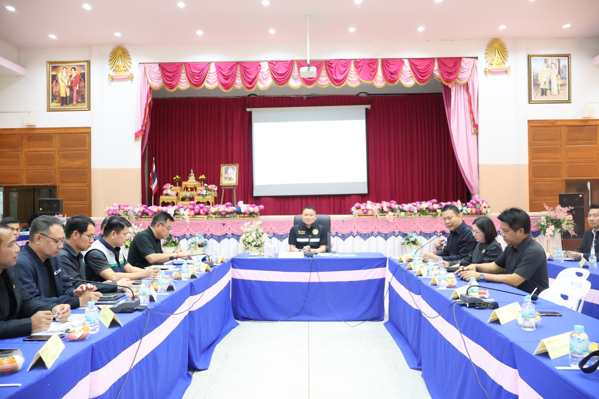 ผู้ว่าราชการจังหวัดลำปาง ลงพื้นที่มอบนโยบายและรับฟังปัญหาในพื้นที่อำเภอเมืองลำปาง มุ่งเน้นแก้ปัญหาน้ำเสีย ไฟป่า และยาเสพติด