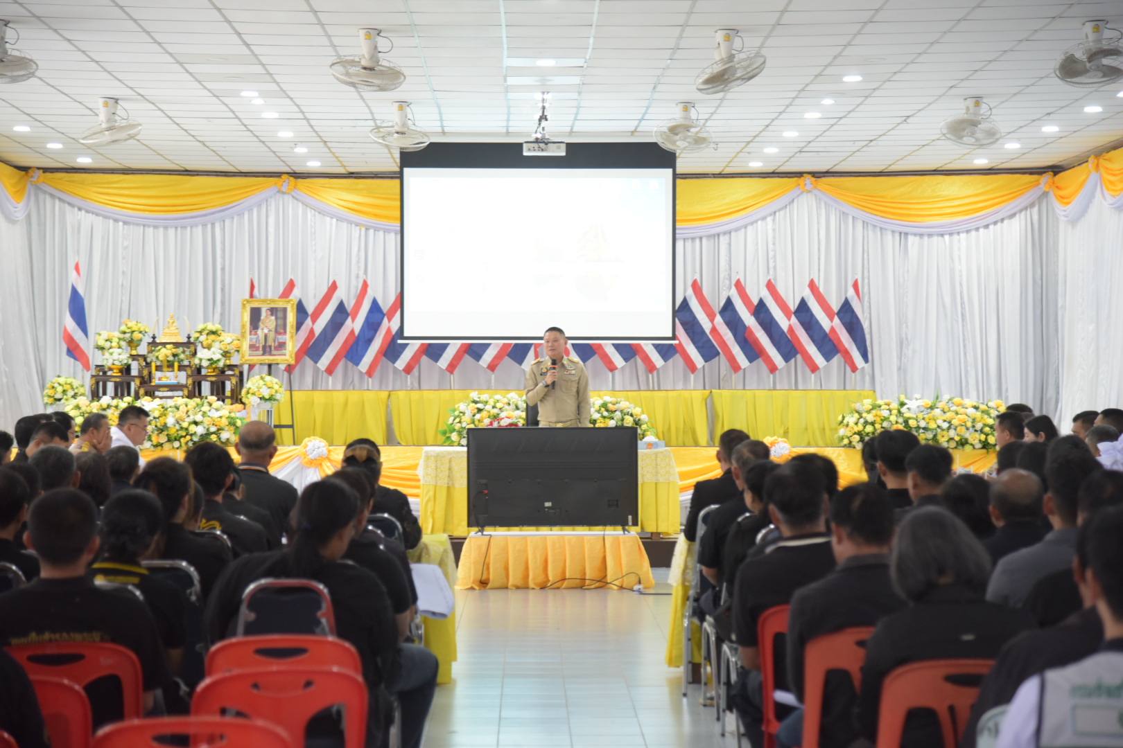 ผู้ว่าฯ ลำปาง ลงพื้นที่ “วังเหนือ” มอบนโยบายเข้ม 3 ด้าน เร่งแก้ปัญหาหมอกควัน-ยาเสพติด-น้ำท่วม ยึดหลัก "บำบัดทุกข์ บำรุงสุข"