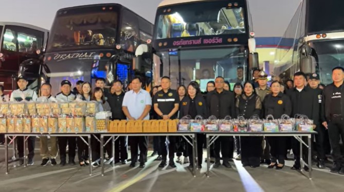 จ.ลำปาง ปล่อยขบวนรถพสกนิกร 4 อำเภอ (วังเหนือ-งาว-แจ้ห่ม-เมืองปาน) กราบถวายบังคมพระบรมศพ