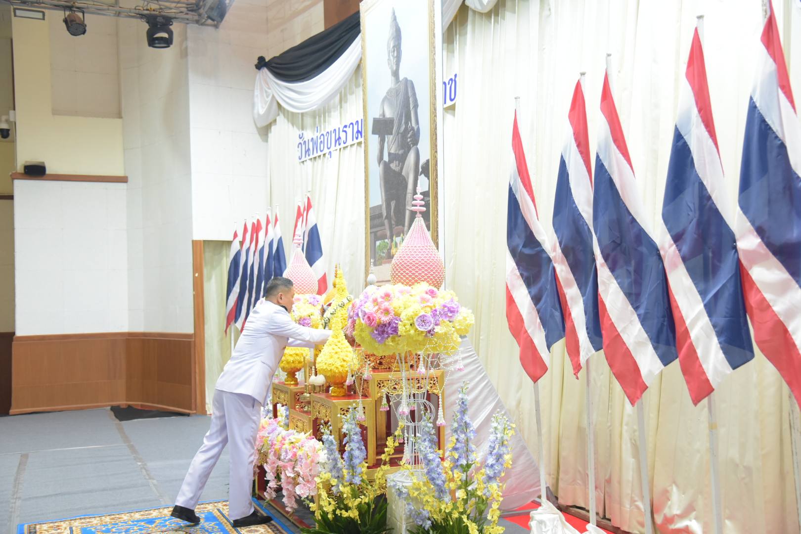 จังหวัดลำปาง จัดพิธีถวายราชสักการะเนื่องในวันพ่อขุนรามคำแหงมหาราช 