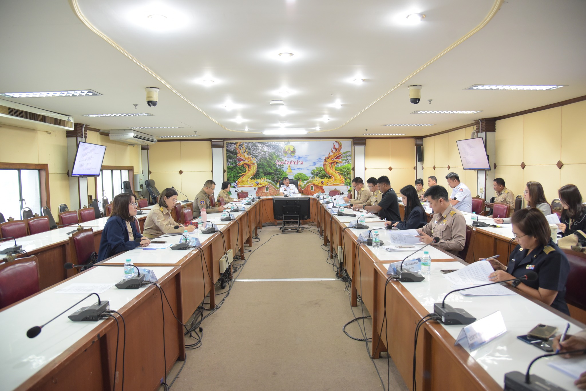 จังหวัดลำปาง ประชุมซักซ้อมแผนดำเนินงานอำนวยความสะดวกประชาชนในการเดินทางเข้าเฝ้าฯ กราบถวายบังคมพระบรมศพ สมเด็จพระนางเจ้าสิริกิติ์ พระบรมราชินีนาถ พระบรมราชชนนีพันปีหลวง (ครั้งที่ 4)