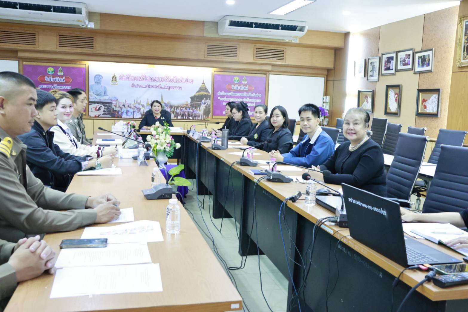 สำนักงานวัฒนธรรมจังหวัดลำปาง ประชุมวางแนวทางบันทึกภาพประวัติศาสตร์ งานพระราชพิธีถวายพระเพลิงพระบรมศพ สมเด็จพระนางเจ้าสิริกิติ์ พระบรมราชินีนาถ พระบรมราชชนนีพันปีหลวง เพื่อนำไปจัดทำเป็นหนังสือจดหมายเหตุและหนังสือที่ระลึกของจังหวัด 