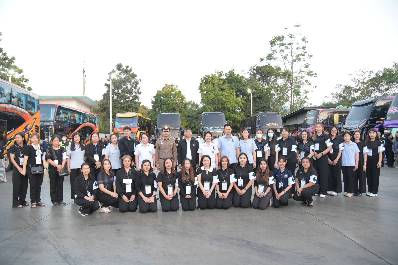 จังหวัดลำปาง ปล่อยขบวนรถโดยสารชุดที่ 4  เดินทางเข้าเฝ้าฯ กราบถวายบังคมพระบรมศพ สมเด็จพระนางเจ้าสิริกิติ์ พระบรมราชินีนาถ พระบรมราชชนนีพันปีหลวง