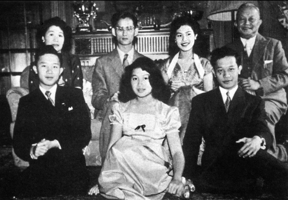 พระราชประวัติ สมเด็จพระนางเจ้าสิริกิติ์ พระบรมราชินีนาถ พระบรมราชชนนีพันปีหลวง