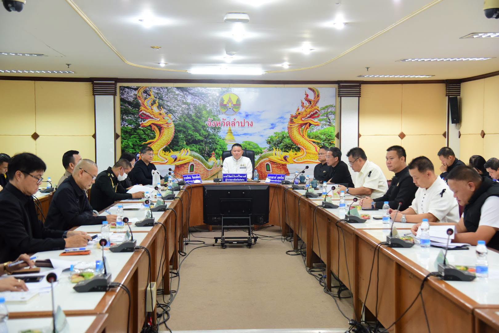 จังหวัดลำปาง เข้าร่วมประชุมซักซ้อมแนวทางปฏิบัติในการจัดพิธีถวายดอกไม้จันทน์สำหรับประชาชนในส่วนภูมิภาค งานพระราชพิธีถวายพระเพลิงบรมศพ  สมเด็จพระนางเจ้าสิริกิติ์ พระบรมราชินีนาถ พระบรมราชชนนีพันปีหลวง