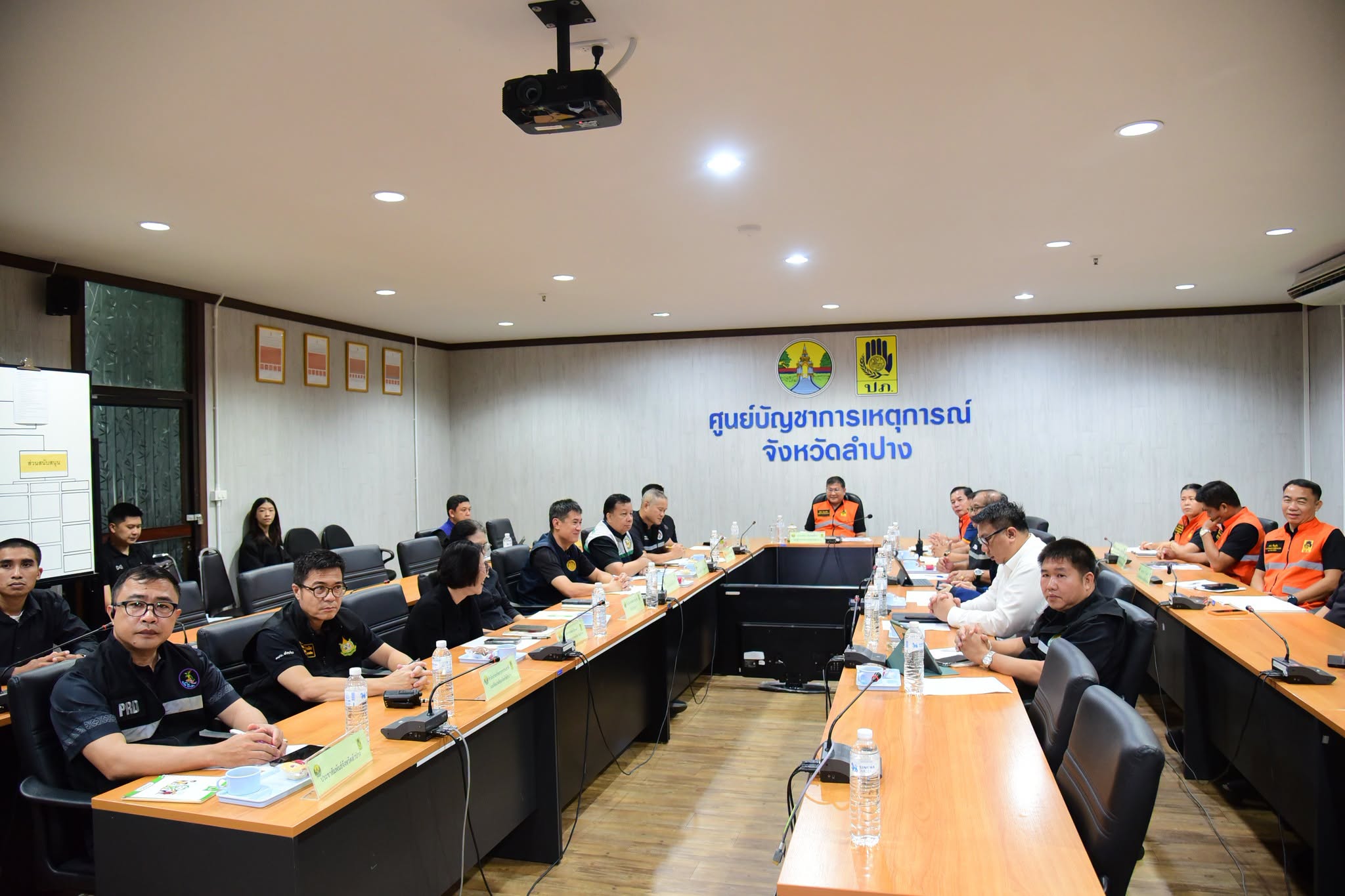 จังหวัดลำปาง เข้าร่วมประชุมติดตามสถานการณ์อุทกภัยและการช่วยเหลือประชาชน