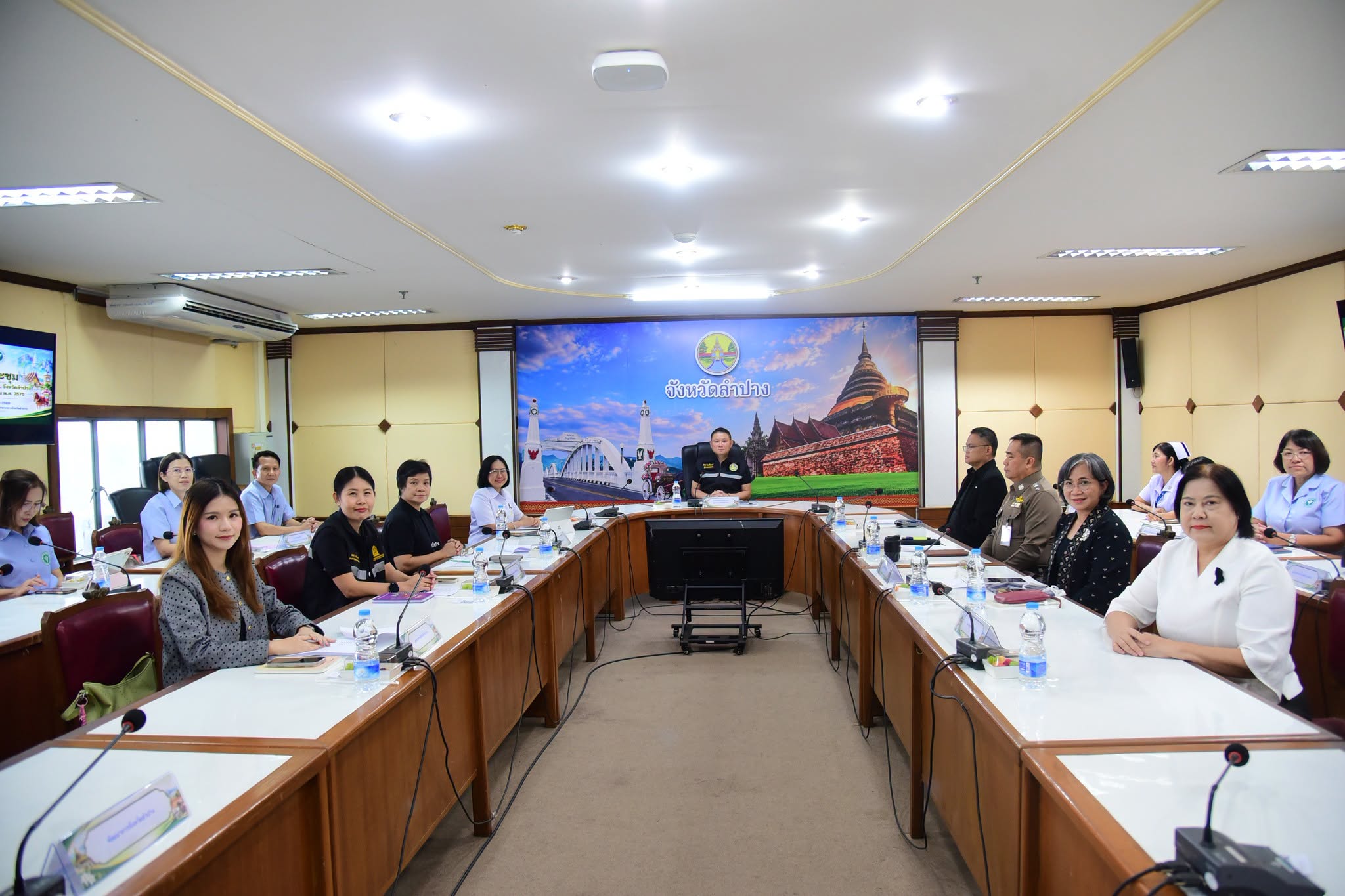 จังหวัดลำปาง ประชุมคณะกรรมการ พอ.สว. ขับเคลื่อนแผนปฏิบัติงานปี 2570 ขยายบริการทางการแพทย์สู่ประชาชนในพื้นที่ห่างไกล
